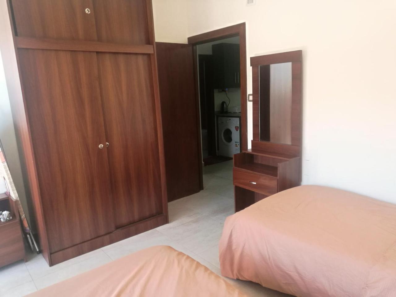 Cozy Dair Ghbar Apartment Амман Экстерьер фото